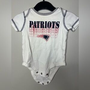 NFL New England Patriots Infant Onesie With Snaps White 0-3 Months